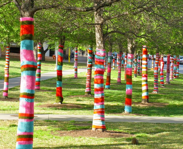 Le Yarn Bombing C'est l'Art Urbain du Tricot